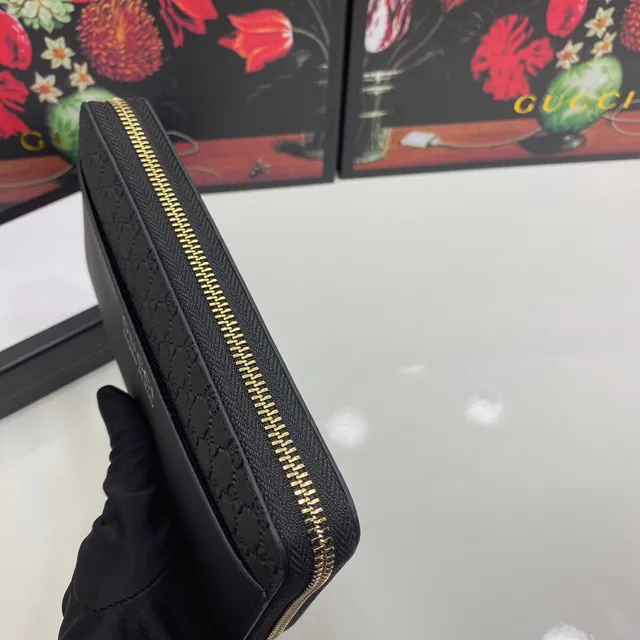 Gucci Portefeuille Long en Cuir Noir et Or avec Monogramme GG Embossé en Cuir Mat 5