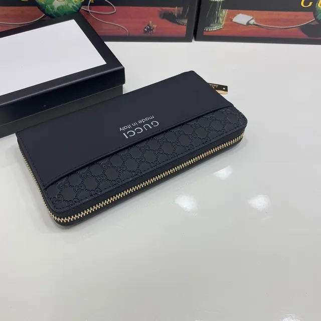Gucci Portefeuille Long en Cuir Noir et Or avec Monogramme GG Embossé en Cuir Mat 6