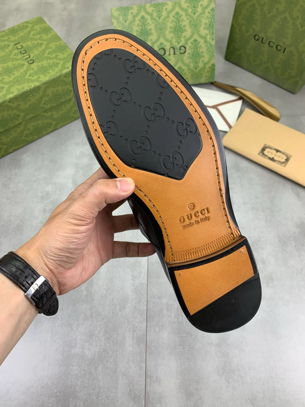 Gucci Chaussures Oxford en Cuir Noir et Vert Poli avec Embout Cap 3