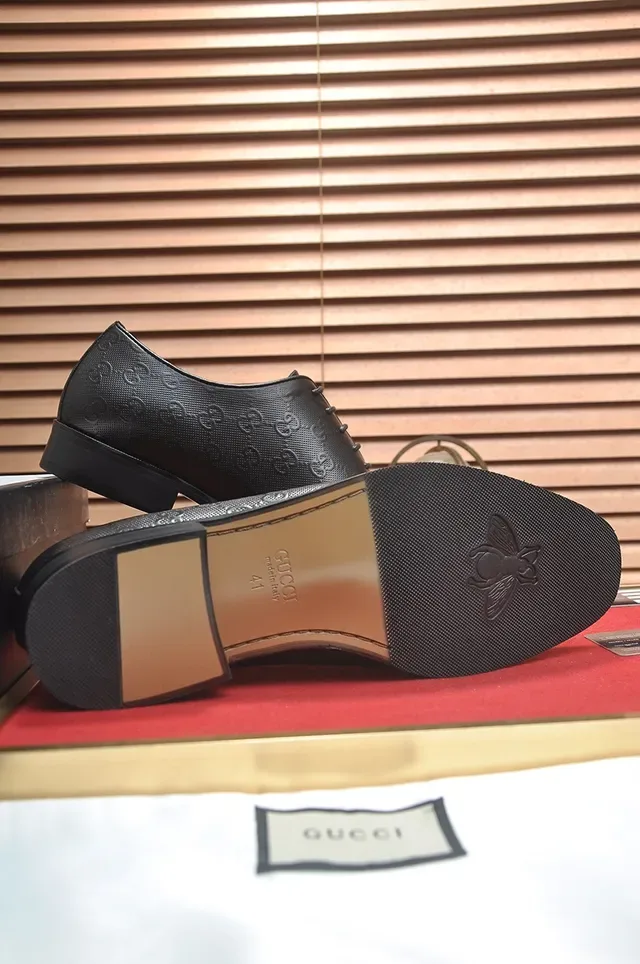 Gucci Sapatos Oxford de Couro Polido Preto Monogram-Embossed 3