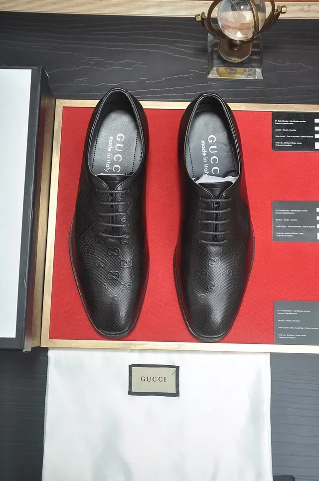 Gucci Sapatos Oxford de Couro Polido Preto Monogram-Embossed 5