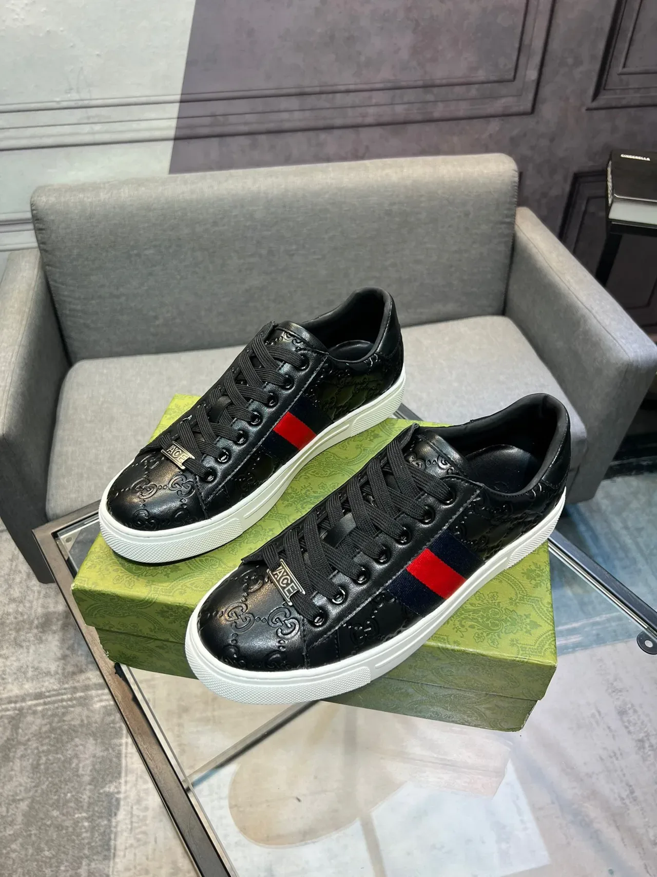 Gucci Noir et Rouge GG-Embossed Cuir Détail Rayures Web Sneakers Lifestyle 3