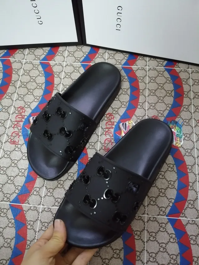 Gucci Black Rubber Construction Embossed Interlocking G Strap Slippers 3