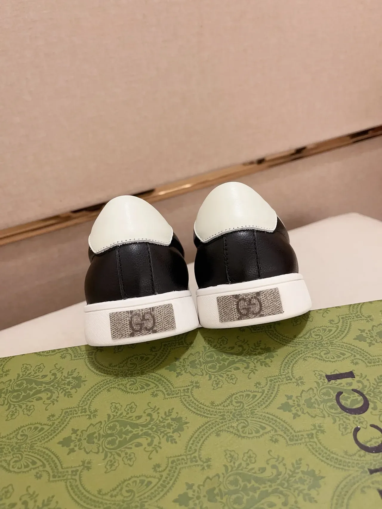 Gucci Black White Slip-On Construction Embroidered Heraldic Crest Lifestyle Sneakers 8