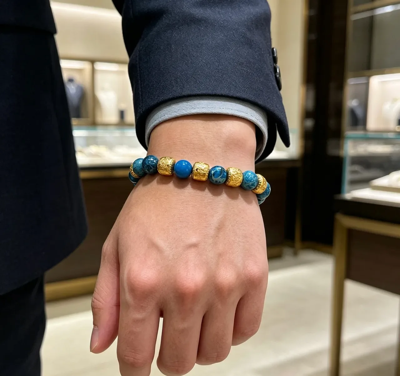 Gucci Blue Marbled Stone and Gold-Tone Beaded Bracelet 2