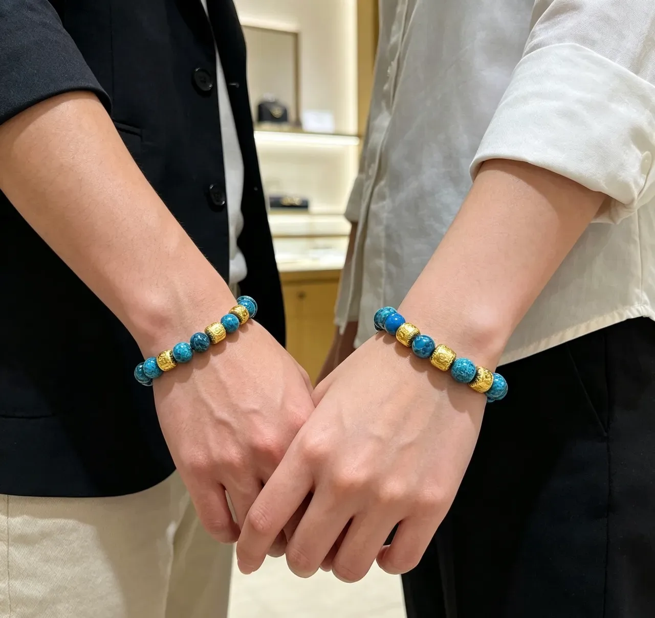 Gucci Blue Marbled Stone and Gold-Tone Beaded Bracelet 5