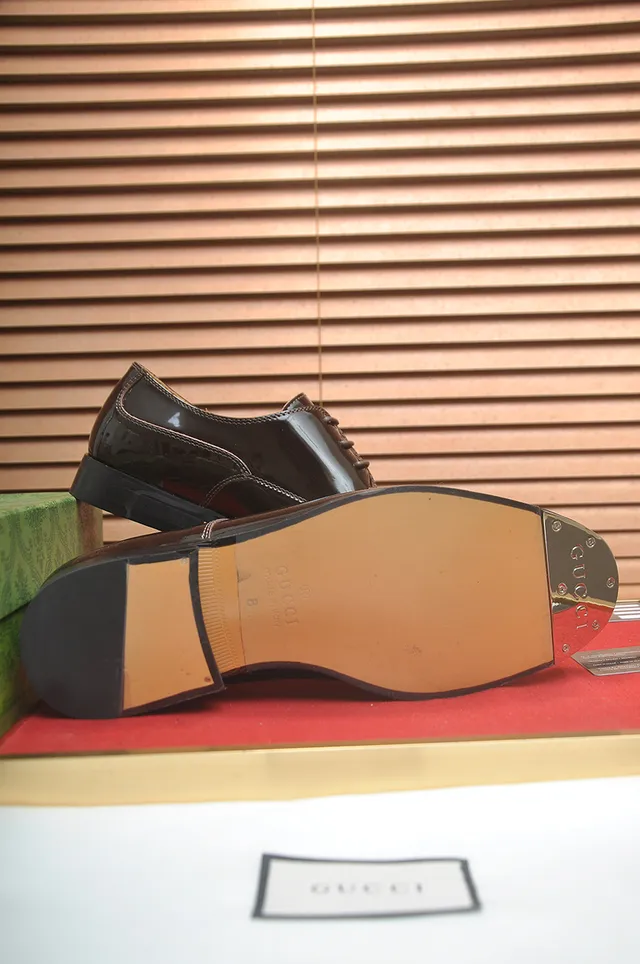 Gucci Chaussures Oxford en Cuir Patenté Marron à Embout 3