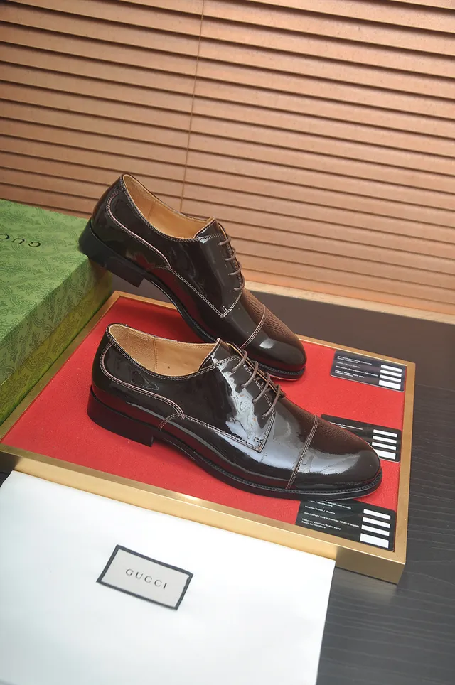 Gucci Chaussures Oxford en Cuir Patenté Marron à Embout 4