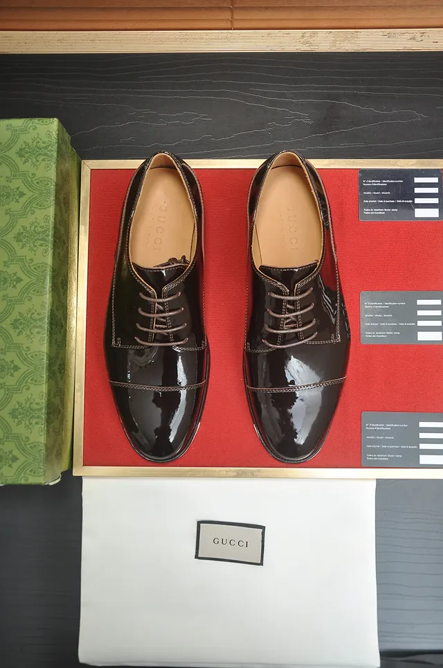 Gucci Chaussures Oxford en Cuir Patenté Marron à Embout 5