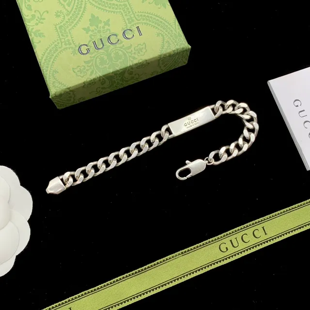 Gucci Chunky Curb Chain Logo Plaque Bracelet 3