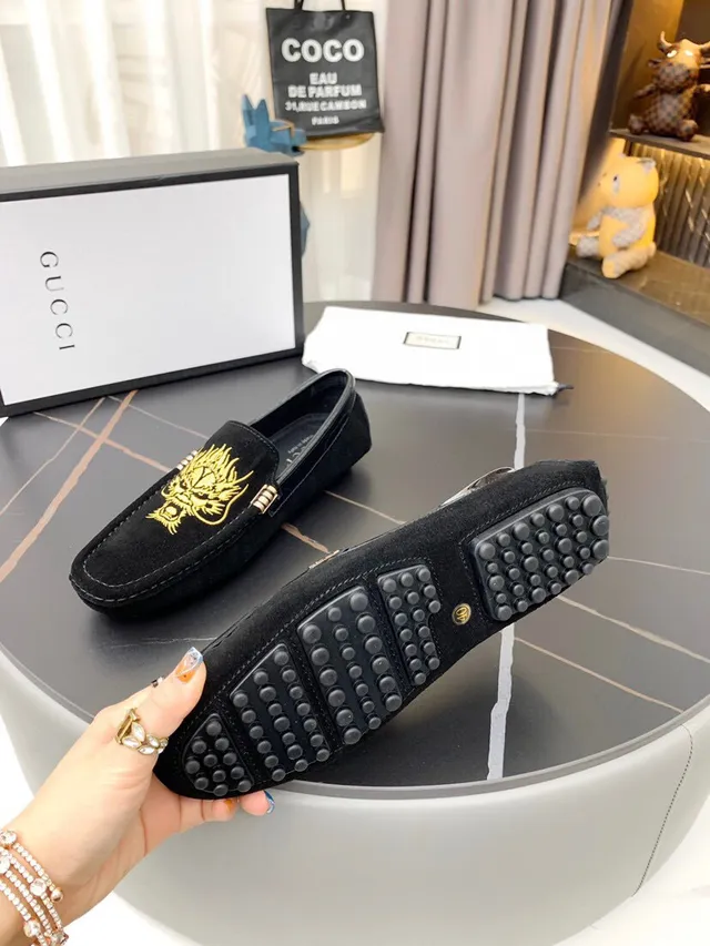 Gucci Broderie Dragon Mocassin Daim Noir et Or 3