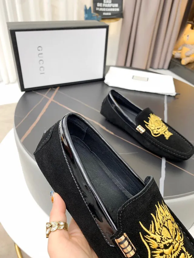 Gucci Broderie Dragon Mocassin Daim Noir et Or 5