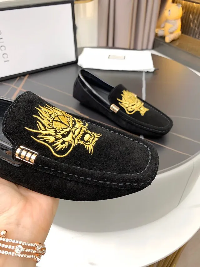Gucci Broderie Dragon Mocassin Daim Noir et Or 6