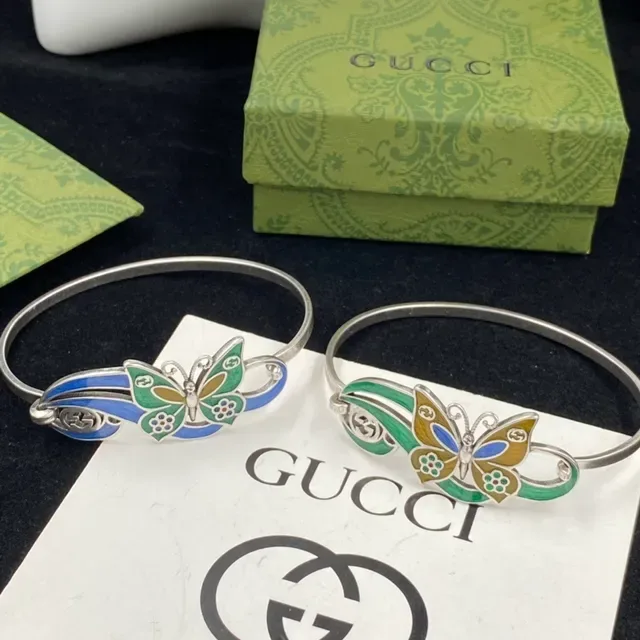 Gucci Enamel Butterfly Motif Gold-Tone Bangle Bracelet 8