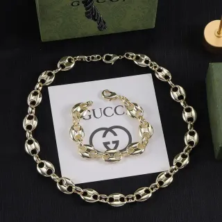 Gucci Gancini قلادة سلاسل الوصلات البيضاوية ذهبية
