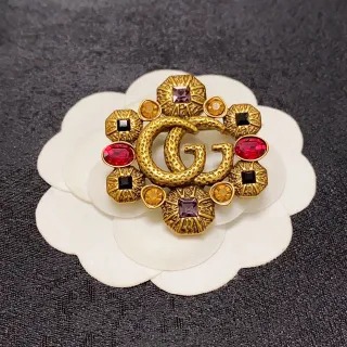 Gucci GG Logo মাল্টিগেম ফুল ব্রোচ