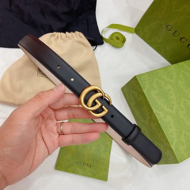 Ceinture Gucci GG Marmont noir et or boucle double G interlock en cuir lisse 2
