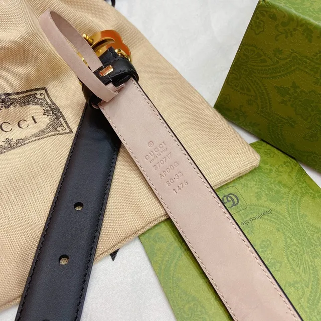 Ceinture Gucci GG Marmont noir et or boucle double G interlock en cuir lisse 5