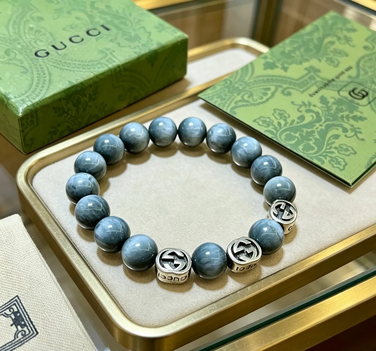 Gucci GG Marmont سوارة حجر ماربل أزرق فضي مرصعة بالخرز 3
