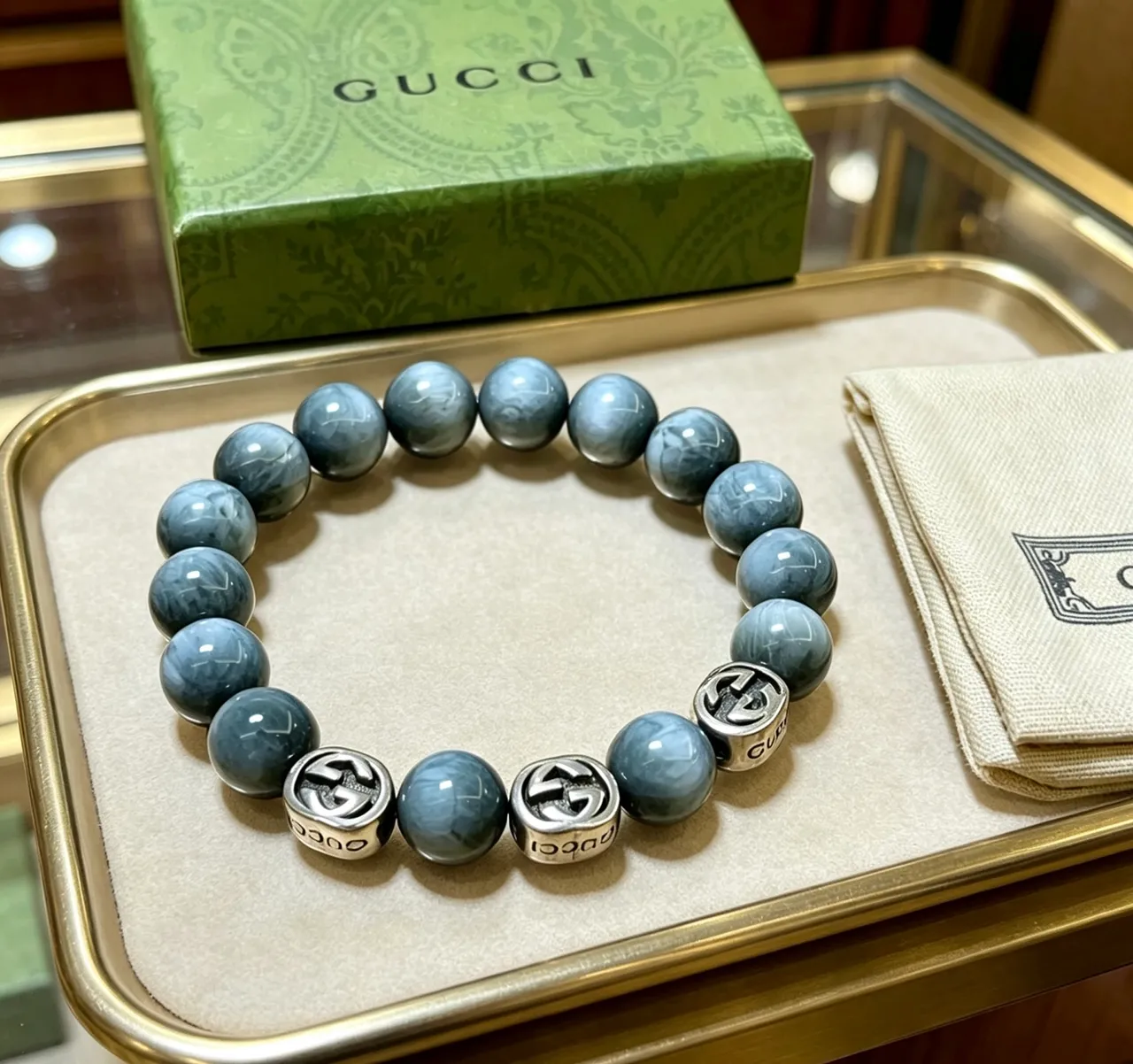 Gucci GG Marmont سوارة حجر ماربل أزرق فضي مرصعة بالخرز 6