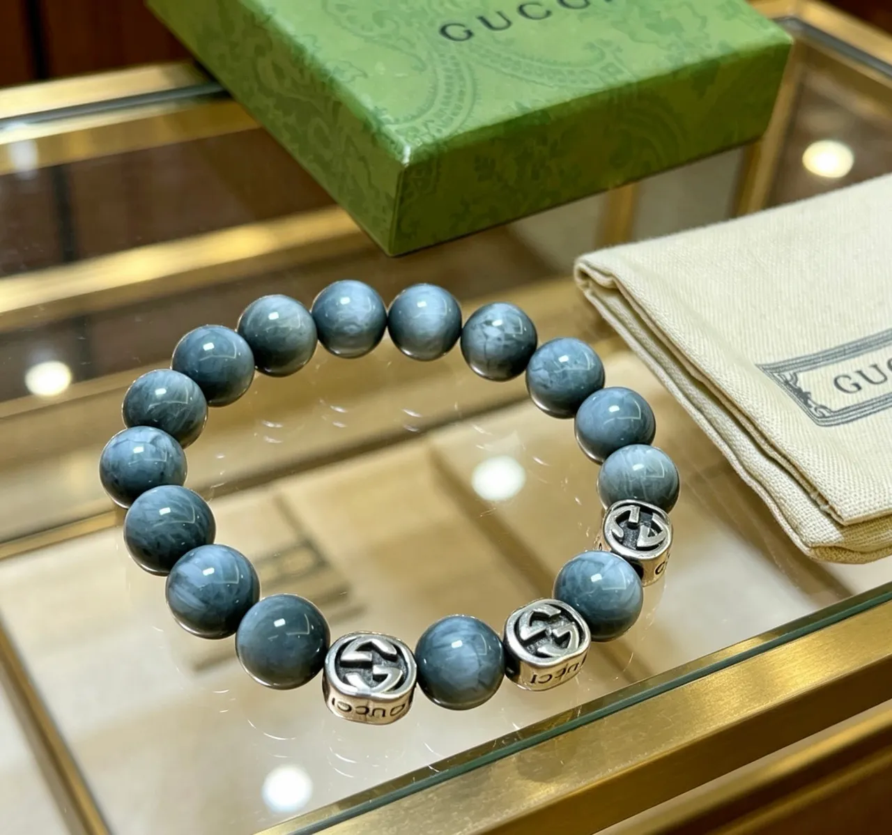 Gucci GG Marmont سوارة حجر ماربل أزرق فضي مرصعة بالخرز 7