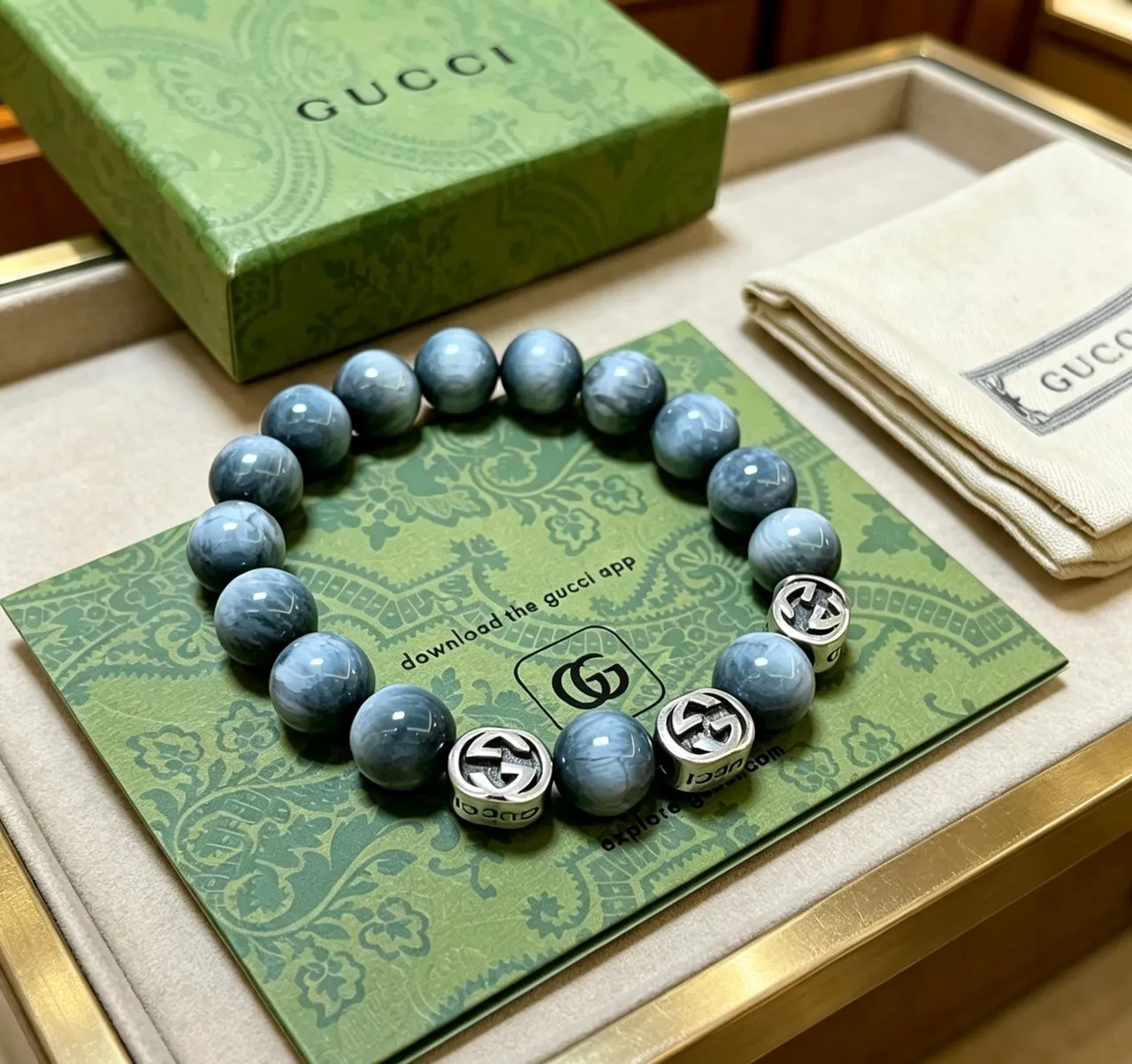 Gucci GG Marmont سوارة حجر ماربل أزرق فضي مرصعة بالخرز 9