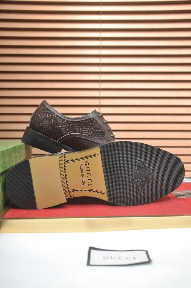 Gucci GG Marmont Castanho Preto Bico de Capacete Perfurado Painéis Laterais com Monograma Sapatos Oxford 3