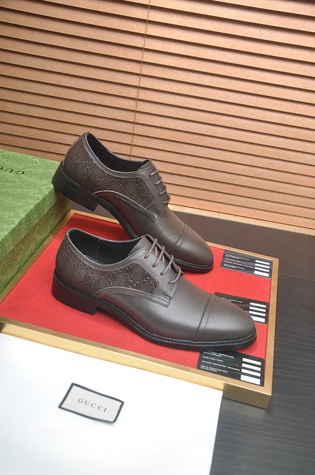 Gucci GG Marmont Castanho Preto Bico de Capacete Perfurado Painéis Laterais com Monograma Sapatos Oxford 4