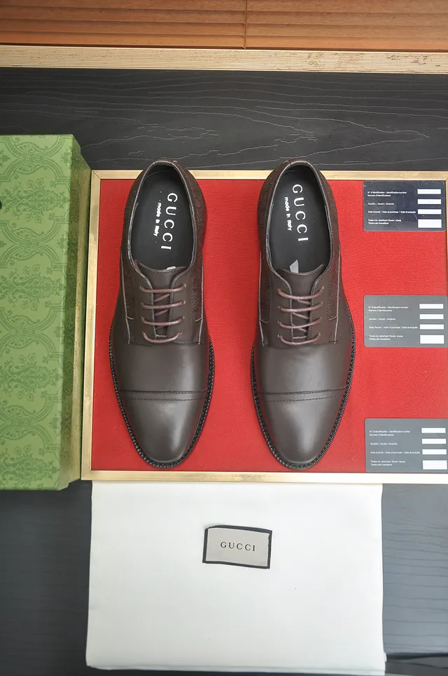 Gucci GG Marmont Castanho Preto Bico de Capacete Perfurado Painéis Laterais com Monograma Sapatos Oxford 5