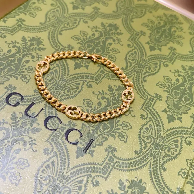 Gucci GG Marmont Gold Chunky Curb-Link Chain Interlocking G Logo Medallions Bracelet 2