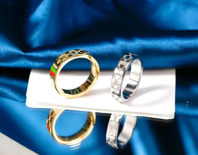Anel Gucci GG Marmont Banda Metálica Dourada Vermelha Esmalte Web Stripe 2