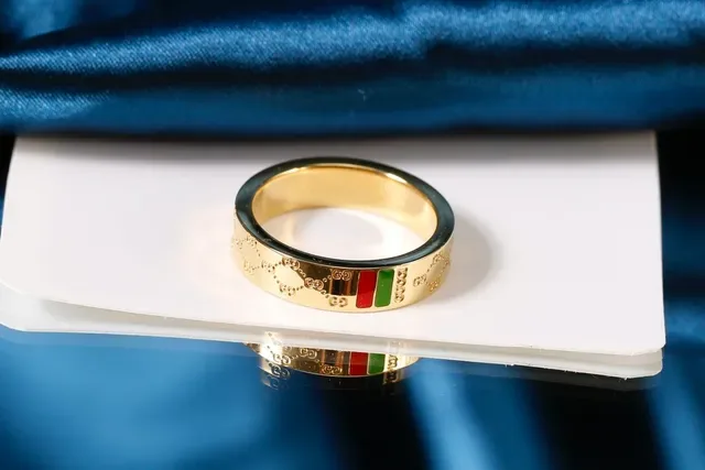 Anel Gucci GG Marmont Banda Metálica Dourada Vermelha Esmalte Web Stripe 7