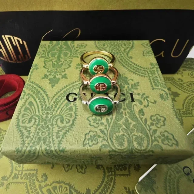 Gucci GG Marmont Oro Verde Anillo Piedra Cabochon Bezel Giratorio 3