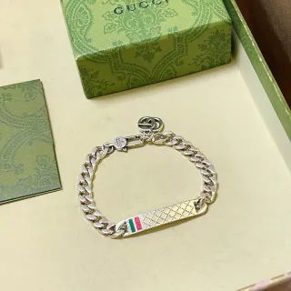 Pulsera Gucci GG Marmont plata cadena curb placa rectangular multicolor