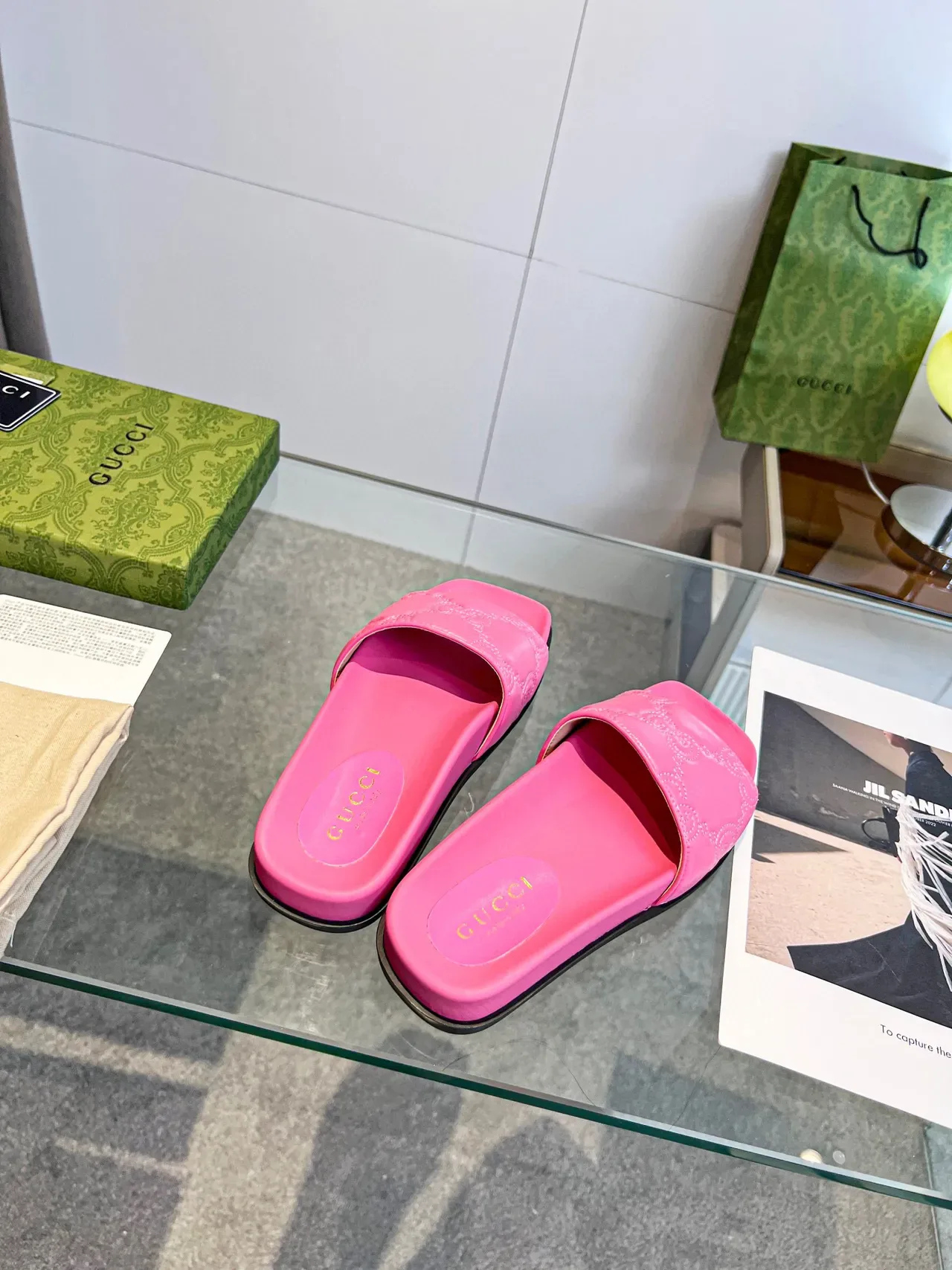 Gucci GG Marmont Slide Sandales Rose avec Bride Embossée 4