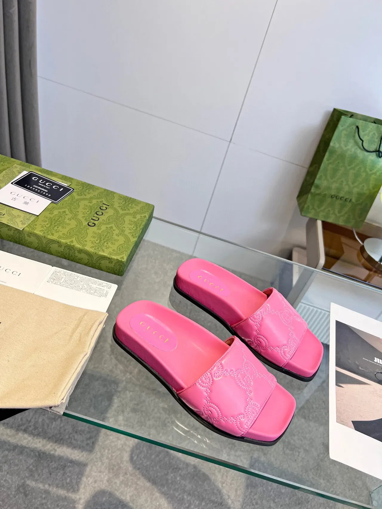 Gucci GG Marmont Slide Sandales Rose avec Bride Embossée 7
