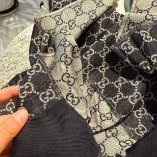 Gucci GG Monogram 黑色和米色羊绒围巾