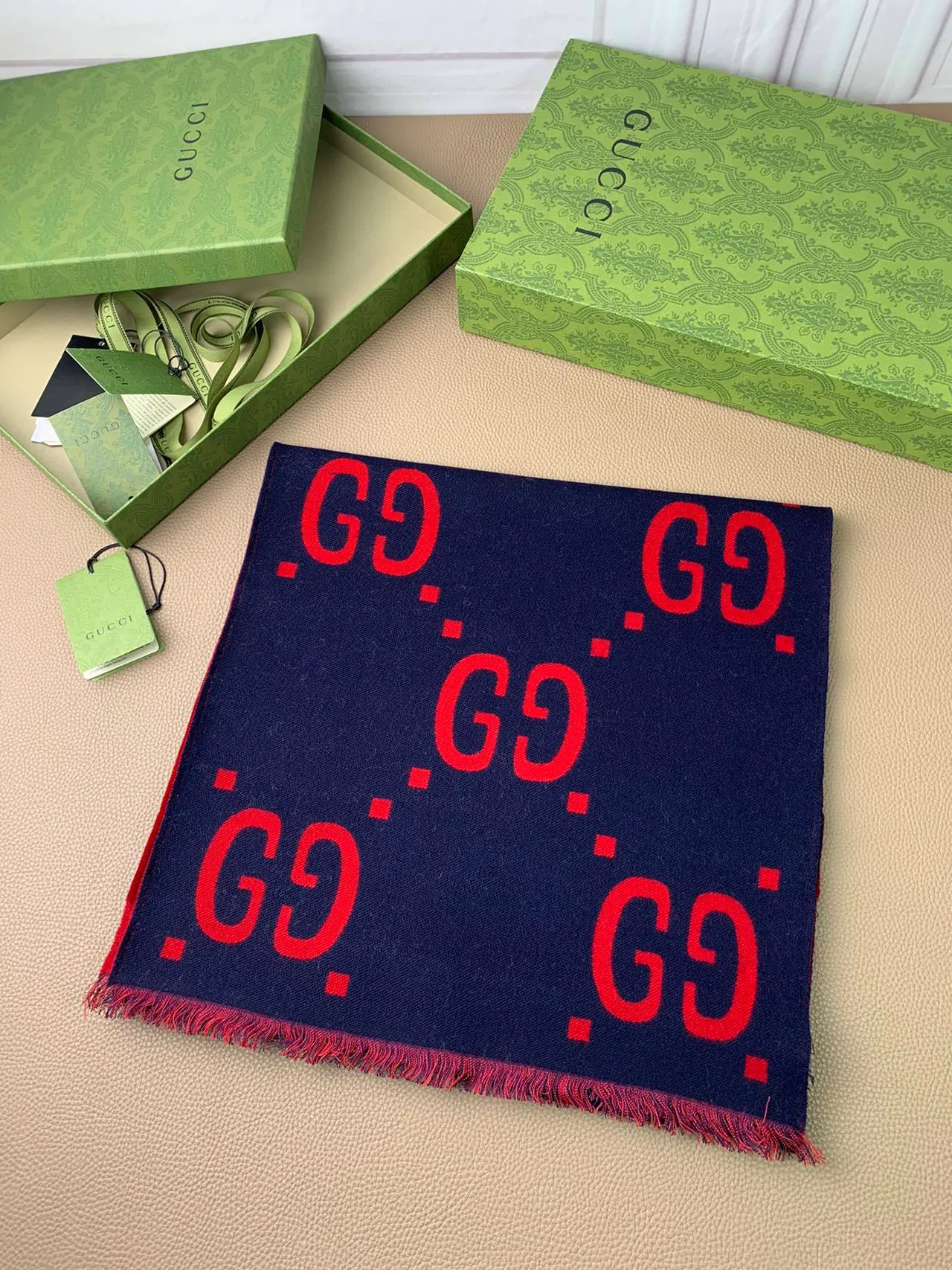 Gucci GG Monogram وشاح كشمير مزدوج الوجه 5