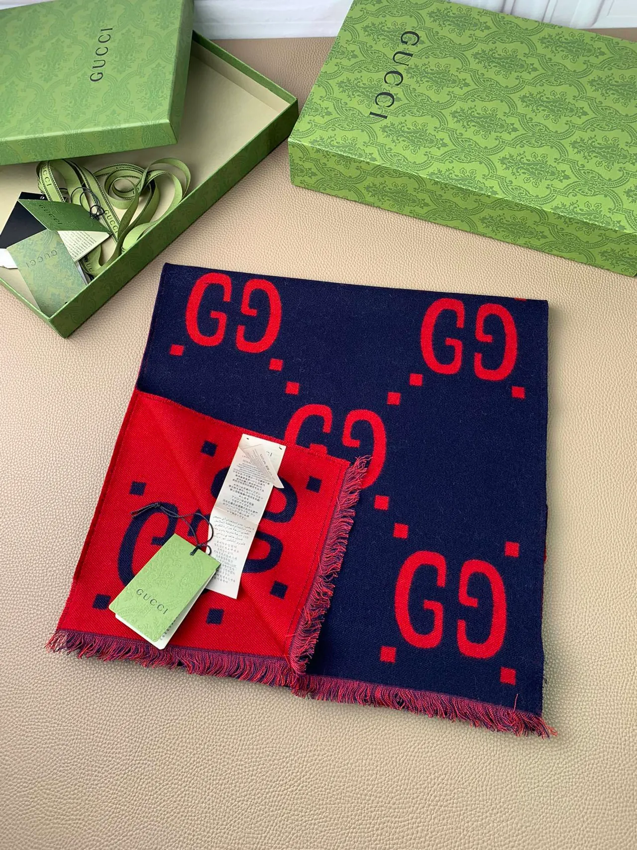 Gucci GG Monogram وشاح كشمير مزدوج الوجه 6