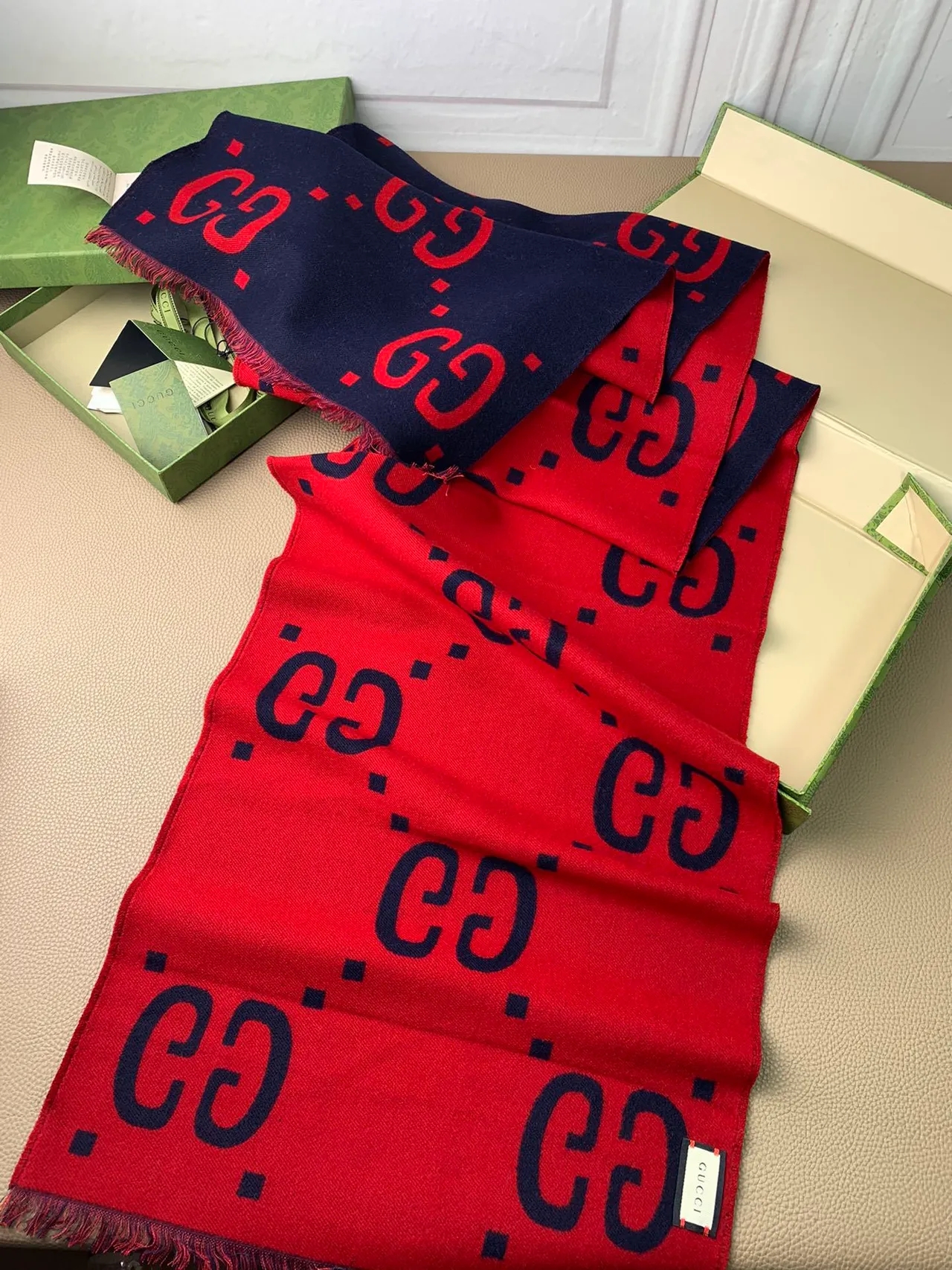 Gucci GG Monogram وشاح كشمير مزدوج الوجه 7