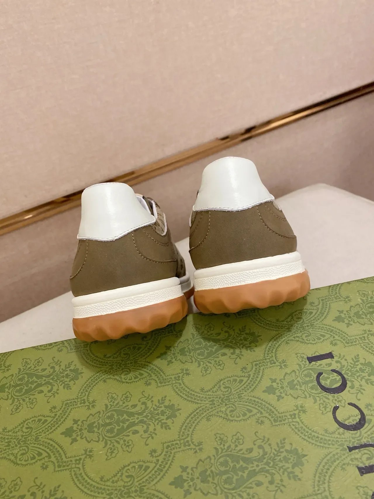 Gucci GG Monogram Camurça Tênis Lifestyle 3