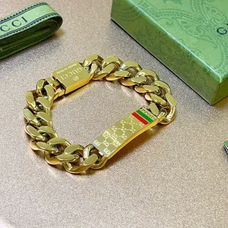 Gucci GG Plaque Pulsera Oro Verde Cadena Curb-Link Pulsera Grabada