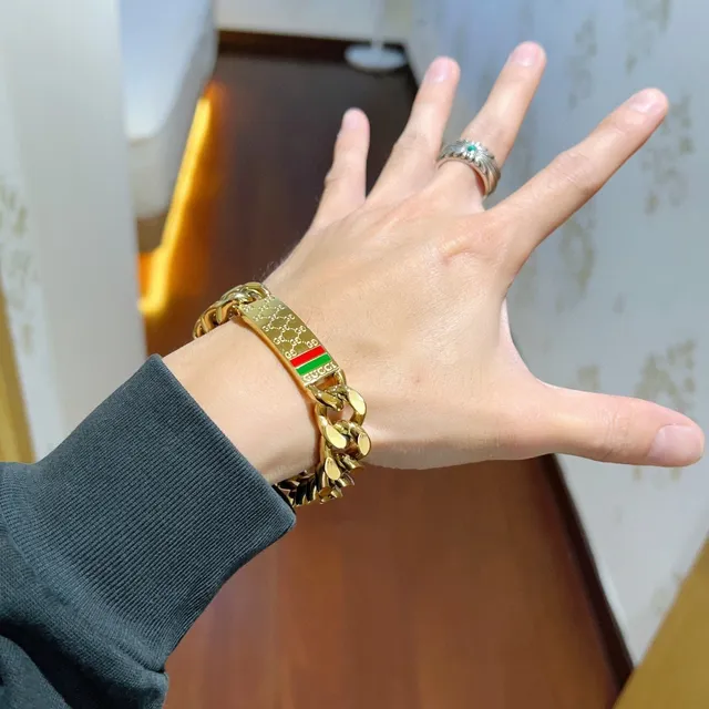 Gucci GG Plaque Bracelet Gold Green Curb-Link Chain Engraved Bracelet 5