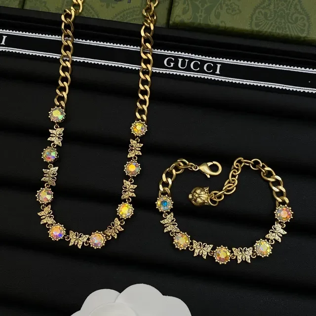 قلادة Gucci سلسلة كيرب ذهبية متعددة الألوان حجريات قزحية مقصوصة 1