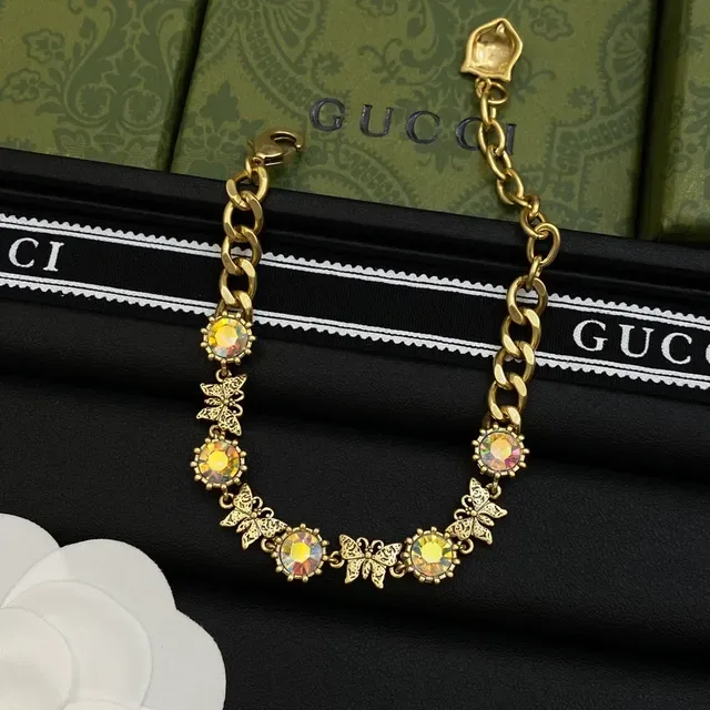 قلادة Gucci سلسلة كيرب ذهبية متعددة الألوان حجريات قزحية مقصوصة 2