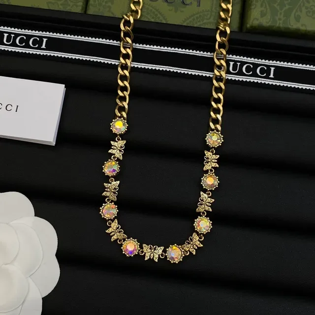 قلادة Gucci سلسلة كيرب ذهبية متعددة الألوان حجريات قزحية مقصوصة 3