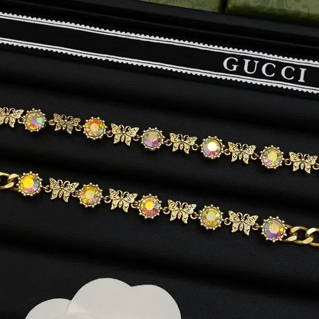 قلادة Gucci سلسلة كيرب ذهبية متعددة الألوان حجريات قزحية مقصوصة 6