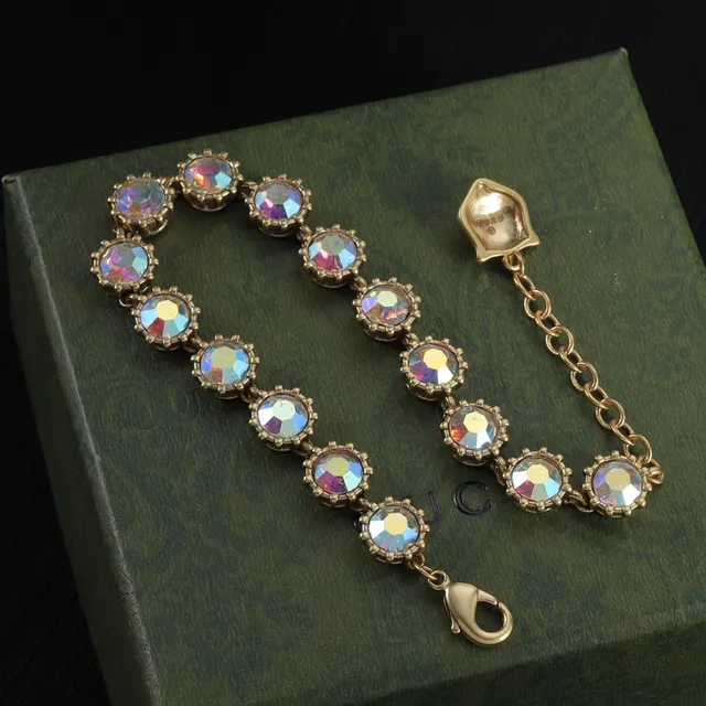 Gucci Pulseira de cabeça de leão de cristal iridescente dourado 7
