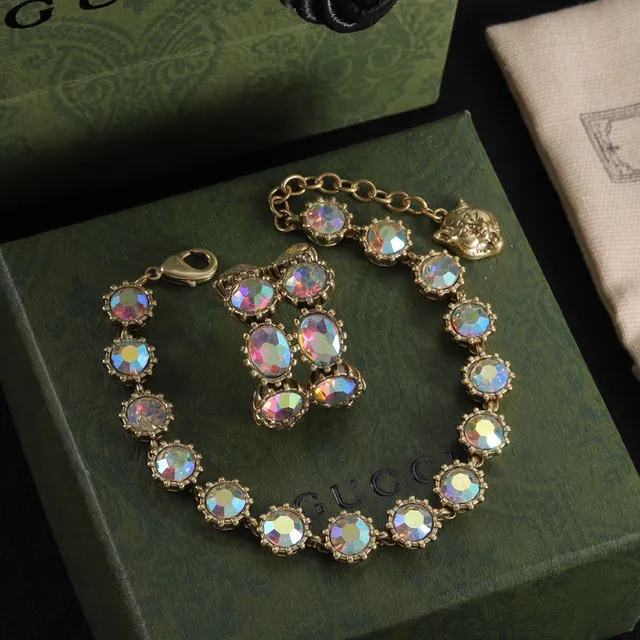 Gucci Pulseira de cabeça de leão de cristal iridescente dourado 8
