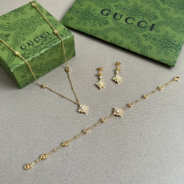 Gucci Gold White Chain Pavé Floral Pendant Necklace 5